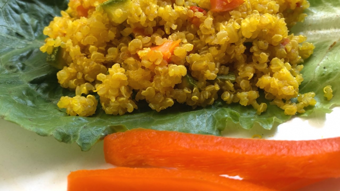 Quinoa con verduras y cúrcuma